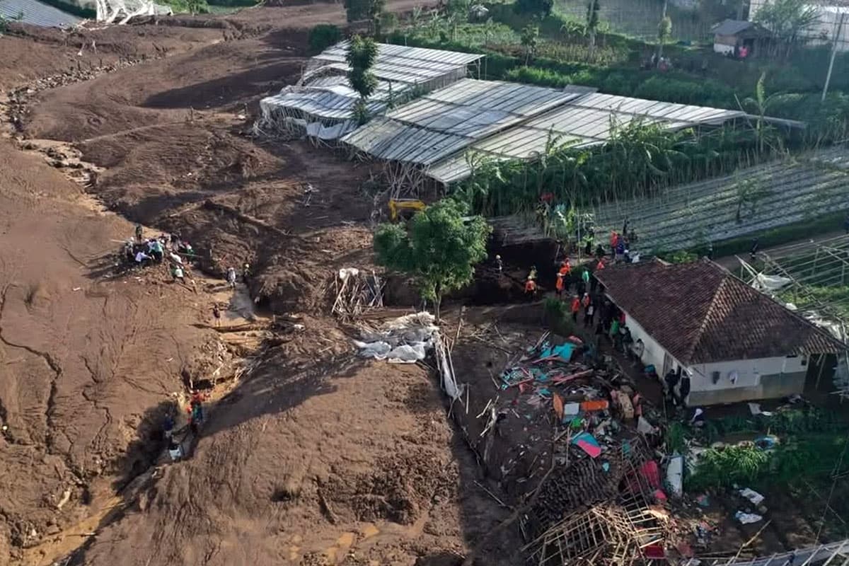 Update Longsor Cisarua Bandung Barat, 16 Kantong Jenazah Ditemukan dan 9 Korban Teridentifikasi
